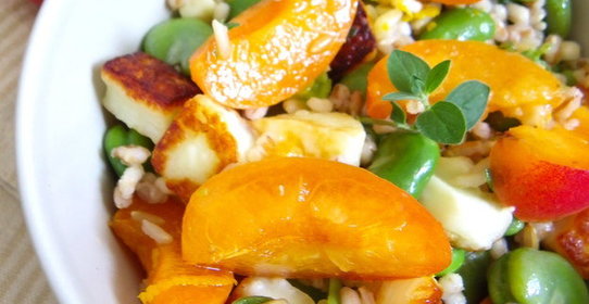 Салат с тофу, бобами и абрикосами