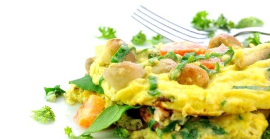 Омлет с начинкой из грибов, шпината и феты