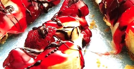 Легкий бананово-клубничный пирог