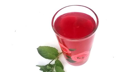 Компот из черной смородины с яблоками и сливами