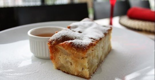 Домашняя шарлотка с антоновкой