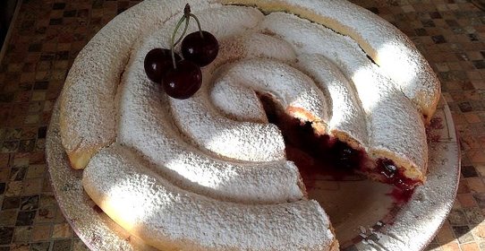 Хитрый пирог с вишней