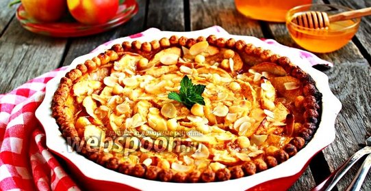 Яблочный пирог с медовой заливкой
