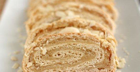 Рулет с марципаном