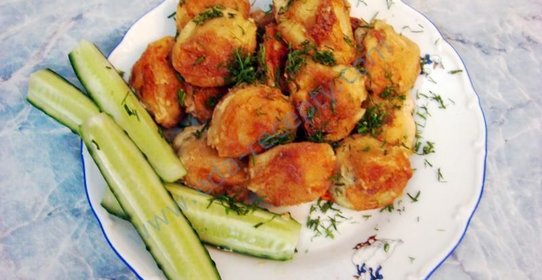 Пельмени тушеные в сметане