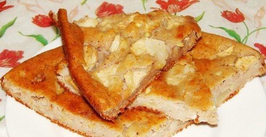 Пирог с яблоками манкой и творогом