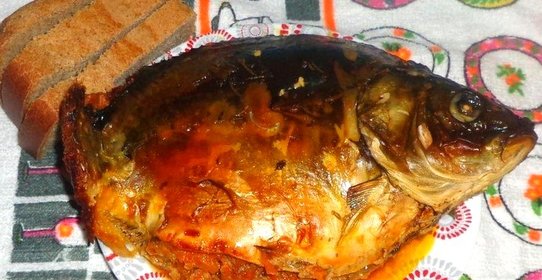 Карп запеченный с овощами
