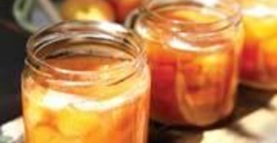 Компот из тушеных груш и персиков