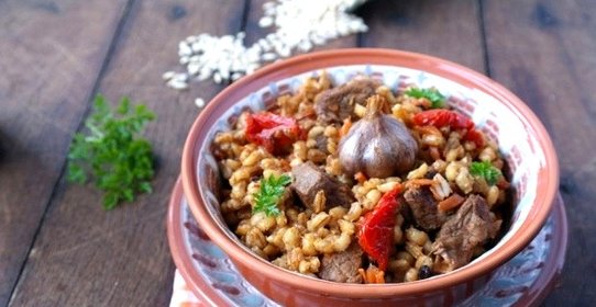 Плов из перловки с курицей