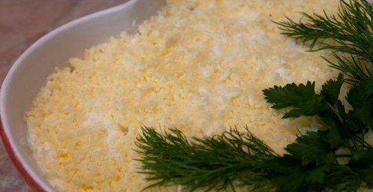 Салат из консервированной рыбы