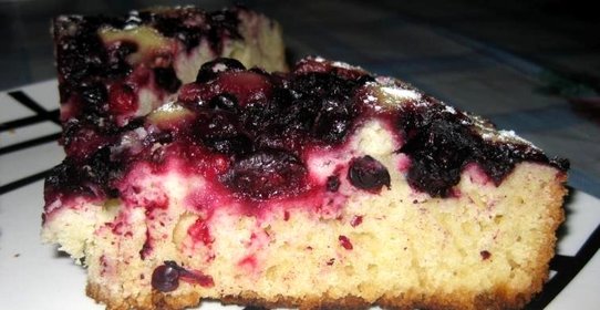 Пирог со смородиной в мультиварке