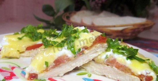 Отбивные из куриного филе с сыром в духовке