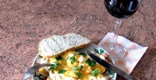 Мясо по-французски с картофелем и помидорами