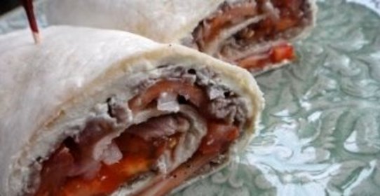 Говядина, запеченная в духовке с сыром и помидорами