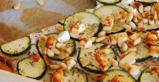 Пицца с цукини и сыром фета