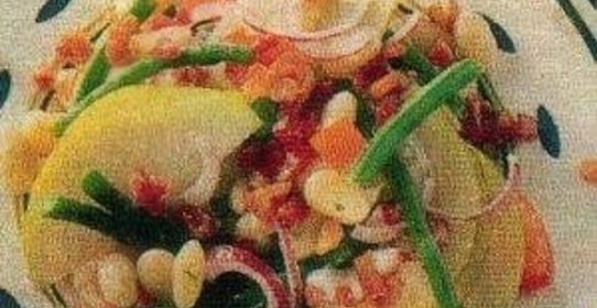 Фасолевый салат с грушей