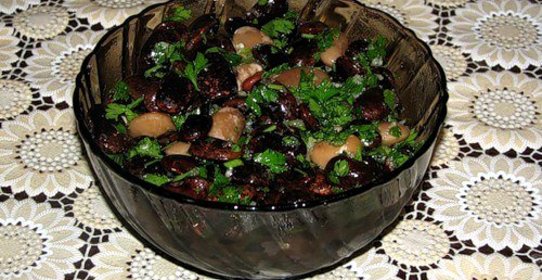 Салат из бобов с орехами