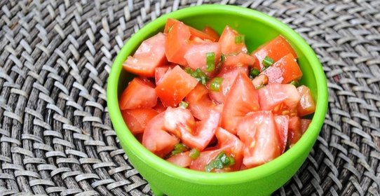 Салат из помидоров и чеснока