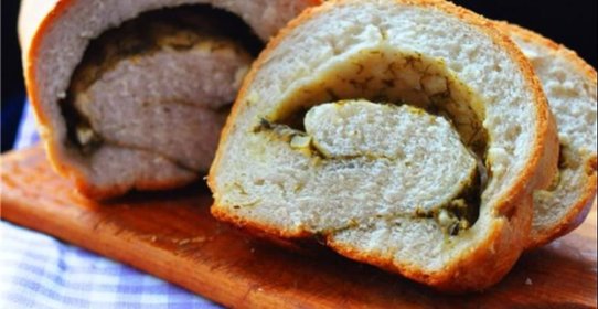 Чесночный хлеб-рулет