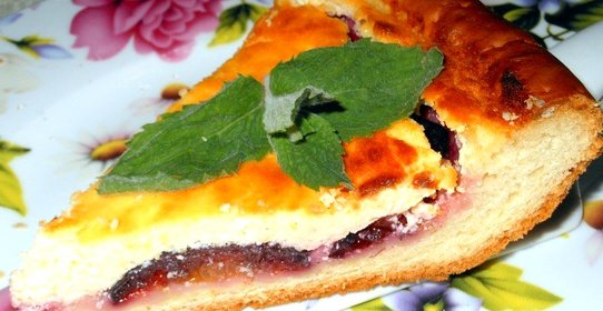 сливовый пирог с творожной начинкой