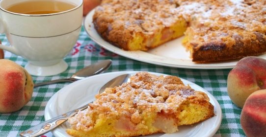 Пирог с персиками