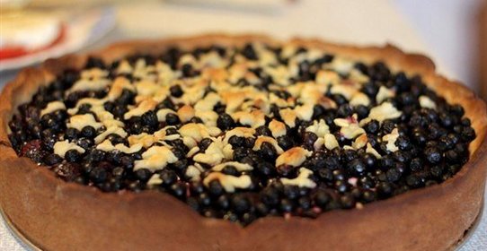 Чернично-вишневый пирог
