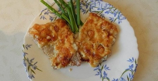 Мясо в духовке с сыром