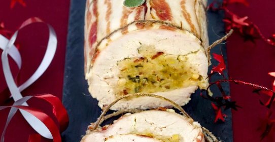Рулет из индейки с ореховой начинкой
