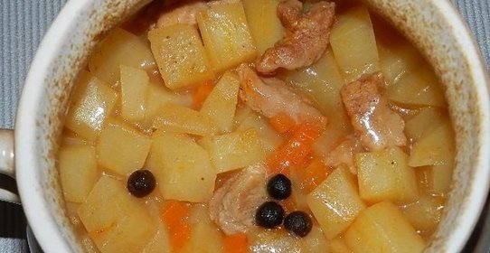 Свинина с картофелем в горшочке