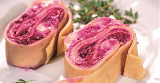 Рулет с орехово-свекольной начинкой