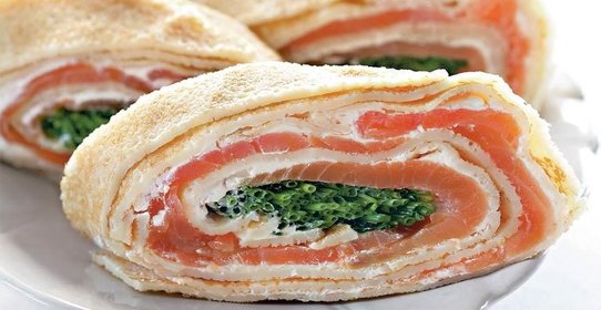 Рулетики с копченым лососем