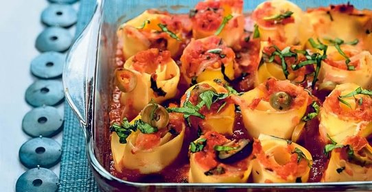 Рулеты из лазаньи с сырной начинкой