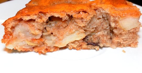 Пряный яблочный пирог с изюмом