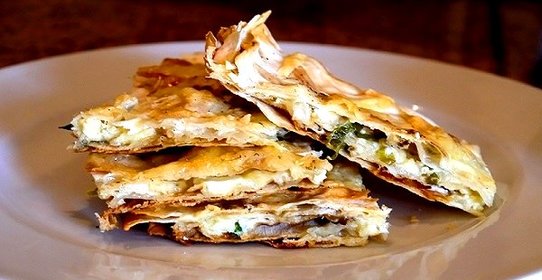 Лаваш с луком и сыром