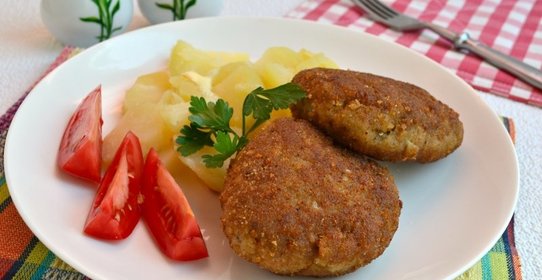 Курино-говяжьи котлеты с картофелем и баклажанами