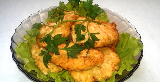 Рубленые куриные котлеты с сыром на сковороде