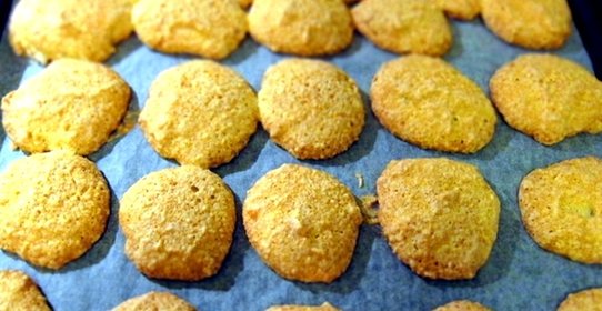 Пасхальные миндальные макаруны