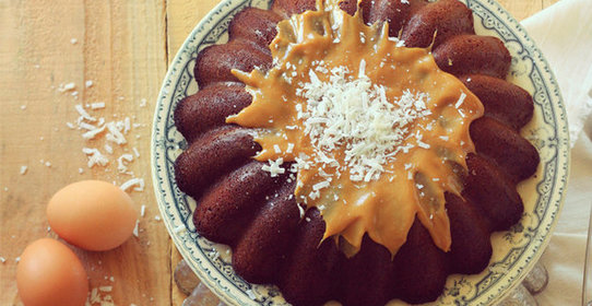 Пирог с бразильским орехом и вареной сгущенкой