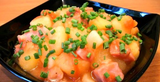 Картофель, тушенный с копченым мясом