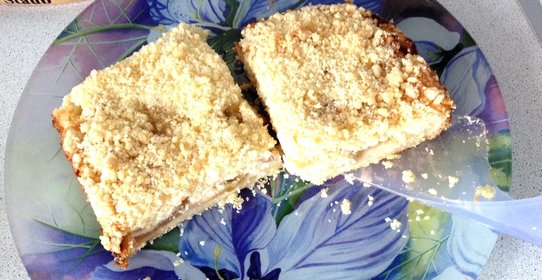 Песочный пирог с творогом и яблоками