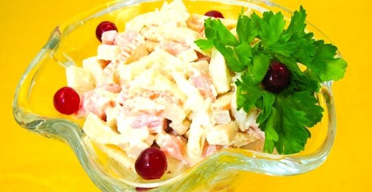 Салат с кальмарами и крабовыми палочками