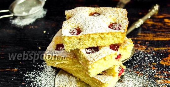 Бисквитный пирог с малиной