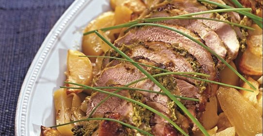 Свинина, запеченная в духовке с картофелем и луком