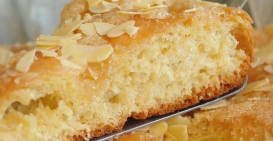 Быстрый дрожжевой пирог с кардамоном