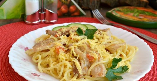 Спагетти со свиной грудинкой и яично-сливочным соусом