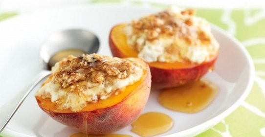 Запеченные персики с рикоттой