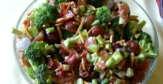 Красный салат из брокколи