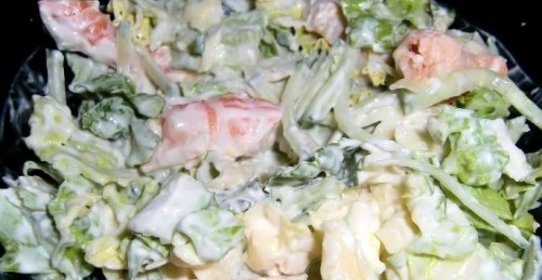 Салат с креветками и пекинской капустой