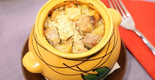 Мясо в горшочке
