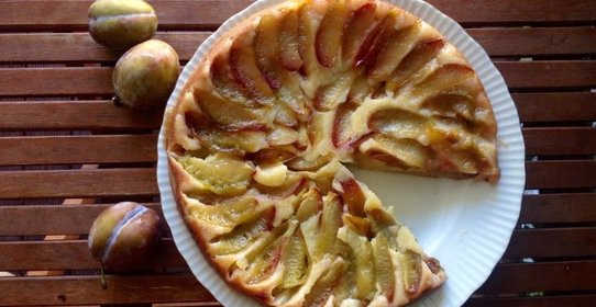 Сливовый пирог-перевертыш